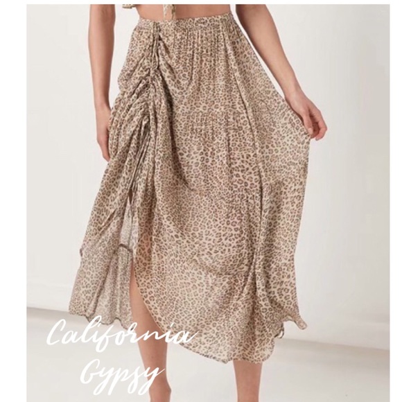 LAST ONE Leopard Ruched Skirt - Picture 5 of 16